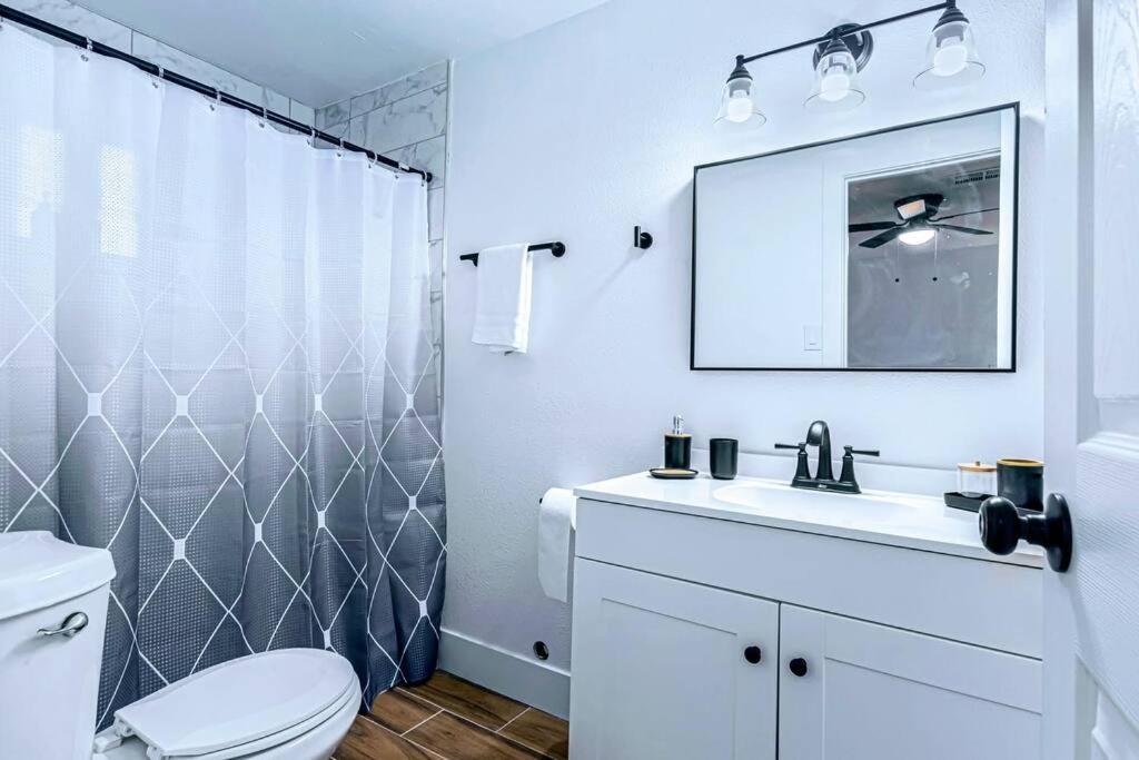Phoenix Retreat - 1 Bedroom King Suite With 2 Smart Tvs - 10 Min From Airp - Unit B ภายนอก รูปภาพ