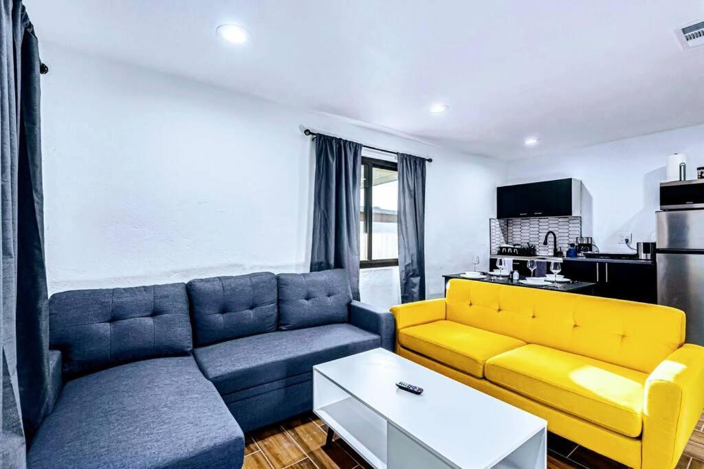 Phoenix Retreat - 1 Bedroom King Suite With 2 Smart Tvs - 10 Min From Airp - Unit B ภายนอก รูปภาพ